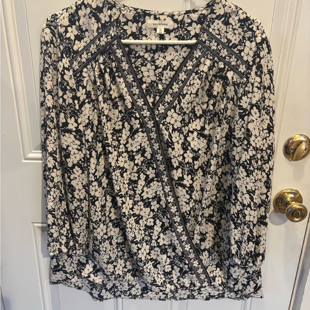 Max Studio Black and White Floral Blouse